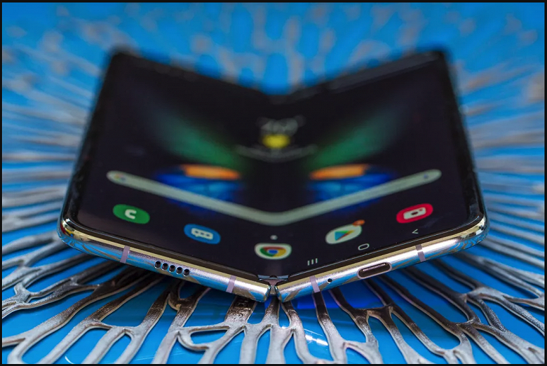 Продажи Samsung Galaxy Fold в России должны были стартовать, но всё пошло слишком хорошо